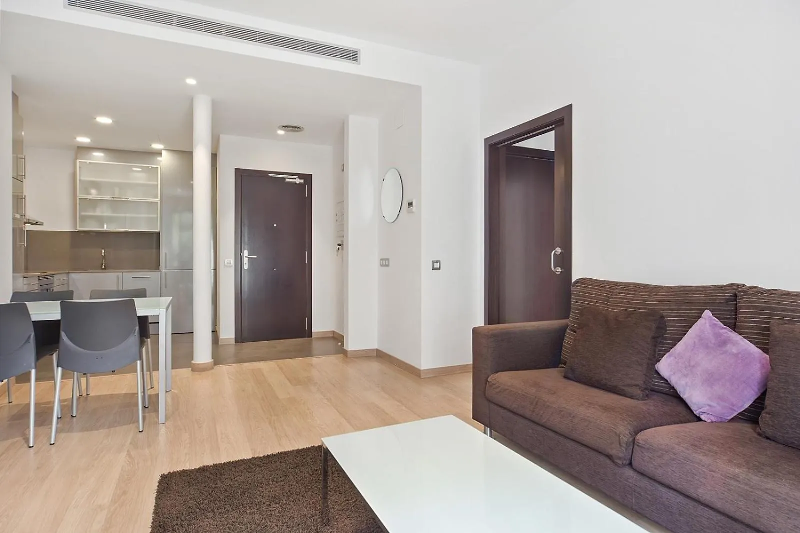 Fisa Rentals Gran Via Apartments Барселона
