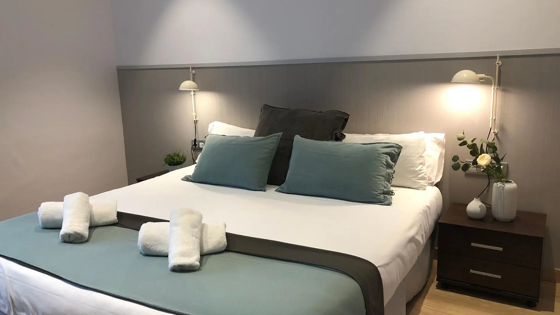 Fisa Rentals Gran Via Apartments Barcelona 0*,  Spain